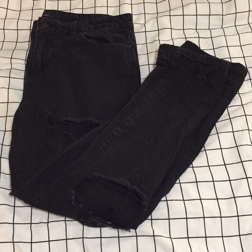 BLACK RIPPED BOYFRIEND JEANS
